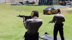 Tingkatkan Gunakan Senpi, Bintara Polda Aceh Latihan Menembak<