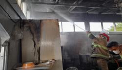 Diduga Korsleting Listrik, Rumah Makan Padang Terkenal di Sukabumi Terbakar Hebat <