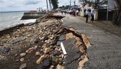Jalan Penghubung Buton-Kota Baubau Putus Diterjang Gelombang Tinggi