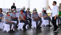 Jokowi Tinjau Vaksinasi Booster bagi Pekerja Kawasan Industri Smart Marunda