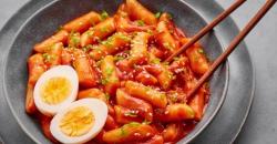 5 Cara Membuat Topokki Enak dan Kenyal, Pedas Manis Menggugah Selera