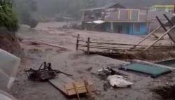 Puluhan Rumah di Garut Rusak Diterjang Banjir, Yonif 303 Dikerahkan Tangani Warga Terdampak<