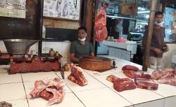 Sejumlah Pedagang Daging Sapi Pasar Kramat Jati Berhenti Jualan: Modal Habis, Pembeli Sepi