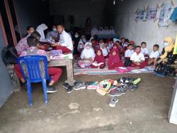 Mediasi Gagal, Ahli Waris Tetap Segel SD di Jeneponto 