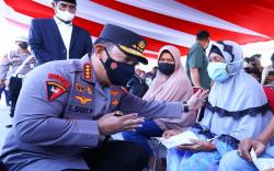 Kapolri Tinjau Vaksinasi Covid-19 di Riau, Optimistis Indonesia Bisa Hadapi Omicron