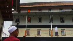 Jemaah Sholat Jumat Geger, 8 Kobong Ponpes di Cianjur Terbakar Hebat<