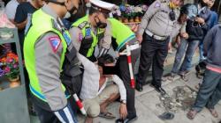 Gemetaran saat Lewati Razia Helm, Pemuda di Tanjungbalai Ketahuan Kantongi Sabu