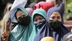 Suasana Antrean Pengambilan Bansos BPNT Rp600.000 di Kota Tangerang