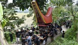 Melihat Upacara Pemakaman Adat Toraja Rambu Solo
