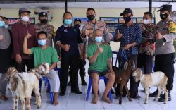 Sembuh, 2 ODGJ Ini Dapat Hadiah Kambing dari Kapolres Madiun 