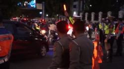 Malam Minggu di Kota Bandung, Petugas Sekat Ruas Jalan Asia Afrika dan Braga