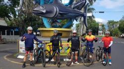 Penasaran Promosi Menteri Sandiaga Uno, GM Hotel di Manado Naik Sepeda Buru Sashimi   