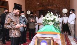 Jokowi: Terima Kasih kepada Seluruh Dokter, Tenaga Medis yang Merawat Pakde Miyono