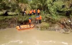 Mobil Terseret Banjir di Deliserdang, 4 Penumpang Hilang<