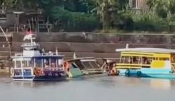 Perahu Getek Hias Berpenumpang 21 Orang Tenggelam di Danau Sipin Jambi