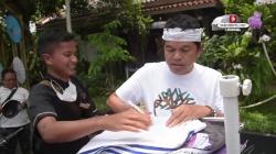 Tukang Cilor dari Garut Minta Tanda Tangan dan Curhat soal Jalan Rusak ke Dedi Mulyadi<