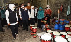 Gubernur Khofifah Usulkan IKM Kendang Jimbe Blitar Jadi Desa Devisa 