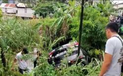 Sopir Diduga Ngantuk, Minibus Terjun ke Rawa di Jakabaring Palembang <