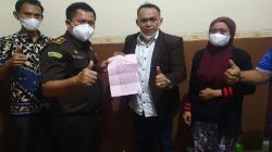 Kejari Kabupaten Cirebon Serahkan SKP2, Nurhayati Bebas<