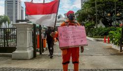 Petugas PPSU Jalan Kaki 16 Km Temui Gubernur Anies karena Diputus Kerja