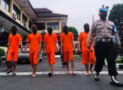 Berawal Saling Tatapan Mata, 2 Orang di Sleman Dibacok Gerombolan Remaja