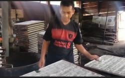 Minyak Goreng Langka, UMKM Tahu Goreng Muara Enim Kurangi Karyawan <