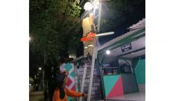 Diterjang Angin Kencang, Pohon Ceri Tumbang Timpa Pos Kamling di Cipayung 