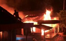 Selamatkan Istri Hamil dan Anak saat Rumah Terbakar, Pria Ini Terkena Sambaran Api