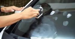 4 Cara Membersihkan Kaca Mobil Buram dengan Mudah dan Cepat