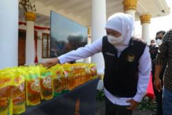 Pemprov Jatim Gelontorkan 2,7 Juta Liter Minyak Goreng ke Pasar Tradisional