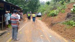 Sempat Macet Tertutup Material Longsor, Jalan Trans Desa Lobong Kini Lancar
