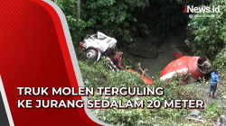 Video Truk Molen Terguling ke Jurang Sedalam 20 Meter di Gianyar Bali
