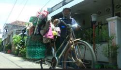  Kisah Sarbini, Tukang Servis Payung Keliling Berpenghasilan Rp30.000 per Hari