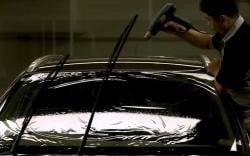 Cara Pasang Kaca Film di Mobil, Perhatikan Ini agar Tidak Bergelembung