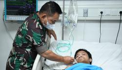 Anak Penderita Kelainan Otot Dijenguk KSAD Dudung, Sang Ibu : Saya seperti Bermimpi<