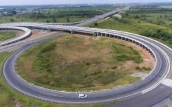 Sempat Viral Banyak Lubang, Tol Kayu Agung - Palembang Diperbaiki Pakai Aspal dari Korsel<