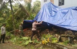 Hujan Deras Akibatkan Talut Longsor, Ancam Rumah Warga Kebumen