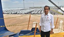 Senyum Presiden Jokowi Lepas Ekspor Ribuan Mobil di Pelabuhan Patimban