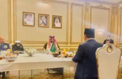 Menhan Prabowo Dijamu Makan Pangeran Khalid, Cicip Kopi Khas Arab Saudi