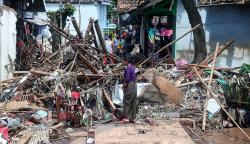 Banjir Bandang Terjang Pasuruan, Jembatan Gantung Hancur