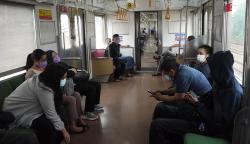 Penumpang KRL Jabodetabek Diperbolehkan Duduk Tanpa Jarak