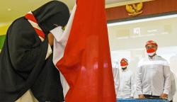 Momen Narapidana Terorisme Mencium Bendera Merah Putih