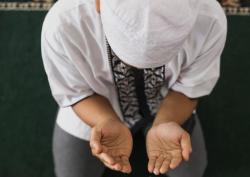 Cara Mengirim Al Fatihah untuk Orang yang Sudah Meninggal Lengkap dengan Doa dan Keutamaan
