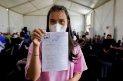 Ibu Muda Ini Terima Booster Covid-19 Demi Lindungi Anak di Masa Pandemi