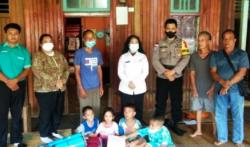 Ditelantarkan Ayah, 3 Anak Hidup di Rumah Betang Bersama Kakek Nenek