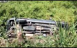 Sopir Ngantuk, Minibus Terjun ke Rawa di Jalintim OKI