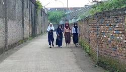 Viral Pemotor Tak Dikenal Lempari Siswi SMP di Bandung dengan Tinja<