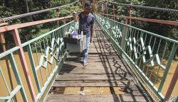 Ngeri, Jembatan Gantung Penghubung Jakarta Selatan-Depok Penuh Lubang