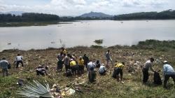 Atasi Ancaman Gangguan Produksi Listrik Jawa-Bali, Sampah di Saguling Dibersihkan<