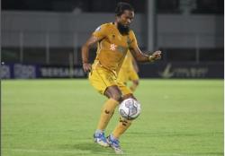 Profil Biodata Abdul Abanda Rahman, Bek Tinggi Besar yang Rajin Pindah Klub